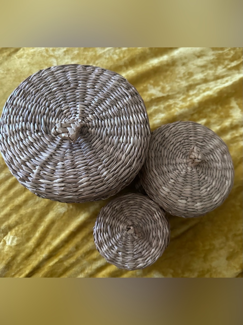 Handwoven Round Seagrass Lidded Nesting Baskets - Natural Beige, 3-Piece Set